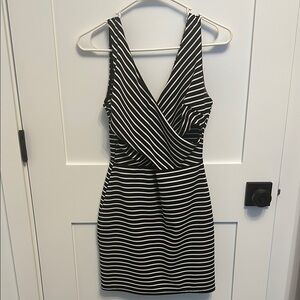 Soprano Black and White Sheath Mini Dress V-Neck Sleeveless